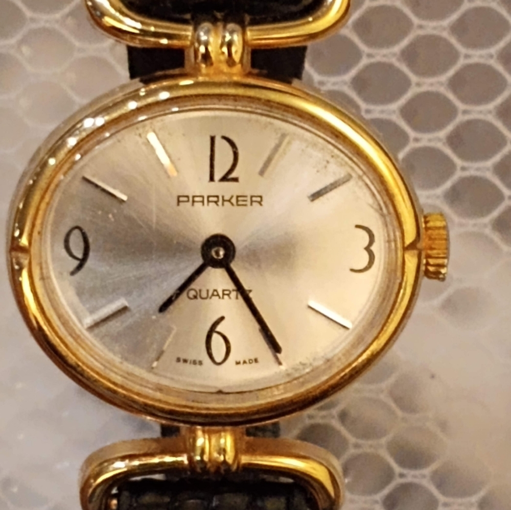 Parker Women's watch, gold & black Lizard skin strap. Quartz, Swiss Made
